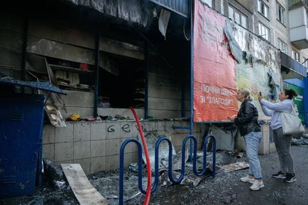 September 26, 2026, Kyiv, Ukraine: KYIV, UKRAINE, SEPTEMBER 26, 2026: Firefighters work at a five-story residential building damaged during a Russian drone attack in KyivÃ¢â‚¬â ¢s Solomianskyi district, as residents watch emergency operations and clear shattered glass from the area. Kyiv authorities said a fire broke out at the residential building and a ground-floor shop following the fall of a drone, injuring four people and prompting rescuers to evacuate 20 residents. Kyiv Ukraine - ZUMAq101 20260926_zna_q101_081 Copyright: xNastassiaxKantorowiczxTorresx