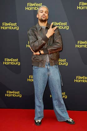 Charles Booz Jakob bei der Premiere der ZDFneo-Serie Nine to Five - Das Amt auf dem 34. Filmfest Hamburg 2026 im Cinemaxx Dammtor. Hamburg, 26.09.2026