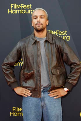 Charles Booz Jakob bei der Premiere der ZDFneo-Serie Nine to Five - Das Amt auf dem 34. Filmfest Hamburg 2026 im Cinemaxx Dammtor. Hamburg, 26.09.2026