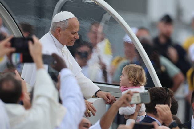 Visit to France of Pope Leo XIV - Mass At Concorde Place Pope Leo XIV arrives for at the mass at Concorde Place in Paris, France on September 26, 2026. Pope Leo XIV makes a historic apostolic journey of four days to France scheduled for September 25 to 28, 2026. Photo by Frederic Lafargue ABACAPRESS.COM Paris France  Copyright: xLafarguexFrederic ABACAx
