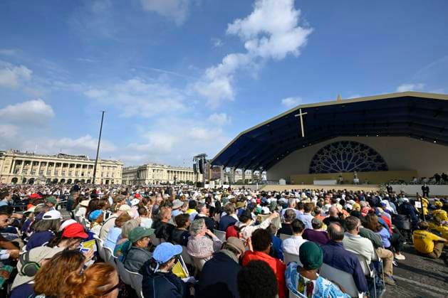 POPE LEO XIV CELEBRATES HOLY MASS AT PLACE DE LA CONCORDE - PARIS France, Paris, Vatican, 2026 9 26 Holy Mass celebrated by Pope Leo XIV at Place de la Concorde during his apostolic journey to France. EDITORIAL USE ONLY - NO BOOKS Copyright: xVATICANxMEDIA xCatholicxPressxPhotox