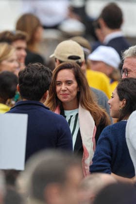 Sarah Knafo Celebrities at Pope Leo XIV’s grand Mass on Place de la Concorde in Paris on September 26, 2026 Between the Champs-Élysées and Place de la Concorde, 700,000 faithful and onlookers, from all corners of the globe, gathered to attend the Mass celebrated by the Holy Father. The apostolic journey, from September 25 to 28, 2026, will continue in Lourdes and Metz. Jacovides Moreau Bestimage Celebrities attending the grand Mass celebrated by Pope Leo XIV at Place de la Concorde in Paris on September 26, 2026. Between the Avenue des Champs-Élysées and Place de la Concorde, 700,000 worshippers and onlookers from around the world gathered to attend the Mass celebrated by the Holy Father. The apostolic journey, taking place from September Copyright: xJACOVIDES-MOREAUx xBESTIMAGExJACOVIDES-MOREAUx xBESTIMAGEx