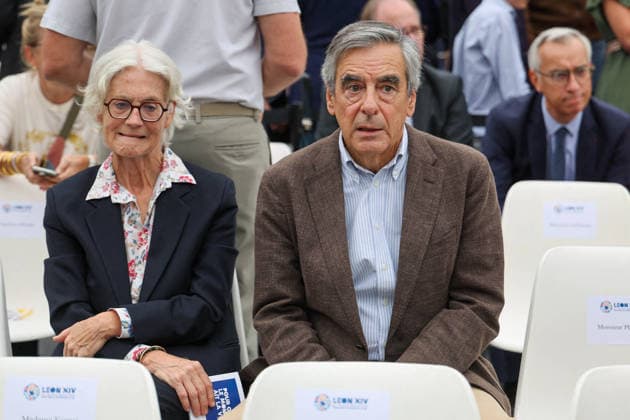 François Fillon and his wife Pénélope Fillon Celebrities at Pope Leo XIV’s grand Mass on the Place de la Concorde in Paris on September 26, 2026 Between the Avenue des Champs-Élysées and the Place de la Concorde, 700,000 faithful and onlookers, from all corners of the globe, gathered to attend the Mass celebrated by the Holy Father. The apostolic journey, from September 25 to 28, 2026, will continue in Lourdes and Metz. Jacovides Moreau Bestimage Celebrities attending the grand Mass celebrated by Pope Leo XIV at the Place de la Concorde in Paris on September 26, 2026. Between the Avenue des Champs-Élysées and the Place de la Concorde, 700,000 worshippers and onlookers from around the world gathered to attend the Mass celebrated by the Holy Copyright: xJACOVIDES-MOREAUx xBESTIMAGExJACOVIDES-MOREAUx xBESTIMAGEx