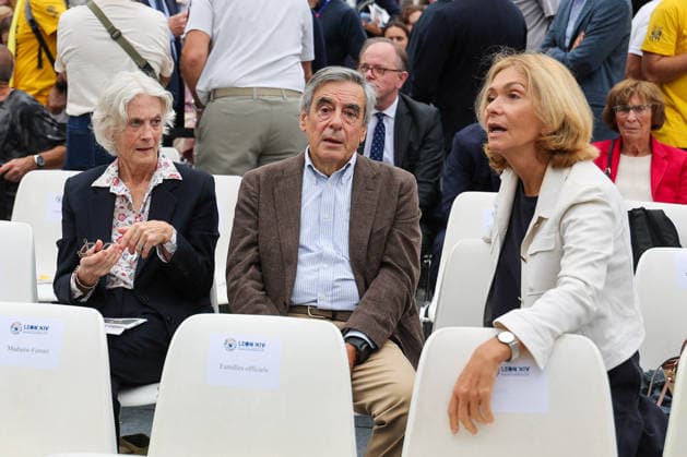 François Fillon and his wife Pénélope Fillon, Valérie Pécresse: Celebrities at Pope Leo XIV’s grand Mass on the Place de la Concorde in Paris on September 26, 2026. Between the Avenue des Champs-Élysées and the Place de la Concorde, 700,000 faithful and onlookers, coming from all corners of the globe, gathered to attend the Mass celebrated by the Holy Father. The apostolic journey, from September 25 to 28, 2026, will continue in Lourdes and Metz. Jacovides Moreau Bestimage Celebrities attending the grand Mass celebrated by Pope Leo XIV at the Place de la Concorde in Paris on September 26, 2026. Between the Avenue des Champs-Élysées and the Place de la Concorde, 700,000 worshippers and onlookers from around the world gathered to attend the Copyright: xJACOVIDES-MOREAUx xBESTIMAGExJACOVIDES-MOREAUx xBESTIMAGEx