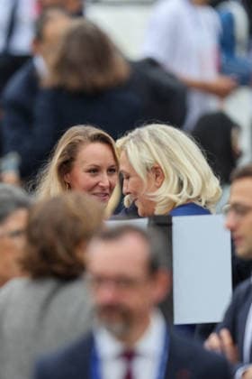 Marion Maréchal and her aunt Marine Le Pen Celebrities at Pope Leo XIV’s grand Mass on the Place de la Concorde in Paris on September 26, 2026 Between the Avenue des Champs-Élysées and the Place de la Concorde, 700,000 faithful and onlookers, from all corners of the globe, gathered to attend the Mass celebrated by the Holy Father. The apostolic journey, from September 25 to 28, 2026, will continue in Lourdes and Metz. Jacovides Moreau Bestimage Celebrities attending the grand Mass celebrated by Pope Leo XIV at the Place de la Concorde in Paris on September 26, 2026. Between the Avenue des Champs-Élysées and the Place de la Concorde, 700,000 worshippers and onlookers from around the world gathered to attend the Mass celebrated by the Holy F Copyright: xJACOVIDES-MOREAUx xBESTIMAGExJACOVIDES-MOREAUx xBESTIMAGEx