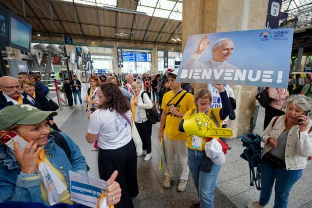 Mass Celebrated by Pope Leo XIV in Paris with the Diocese of Lille POPE S VISIT TO FRANCE PHOTOPQR VOIX DU NORD JOHAN BEN AZZOUZ September 26, 2026 Paris, September 26, 2026: Pope Leo XIV’s Mass in Paris with the Diocese of Lille, departing from the Lille Flandres TGV station. PHOTO: JOHAN BEN AZZOUZ, LA VOIX DU NORD, September 25, 2026, Paris, France Pope Leo XIV is on an apostolic visit to France from September 25 to 28, 2026 Northern France Copyright: xPHOTOPQR VOIXxDUxNORD MAXPPPxJOHANxBENxAZZOUZx 20260926VDN2416 20260926VDN2416
