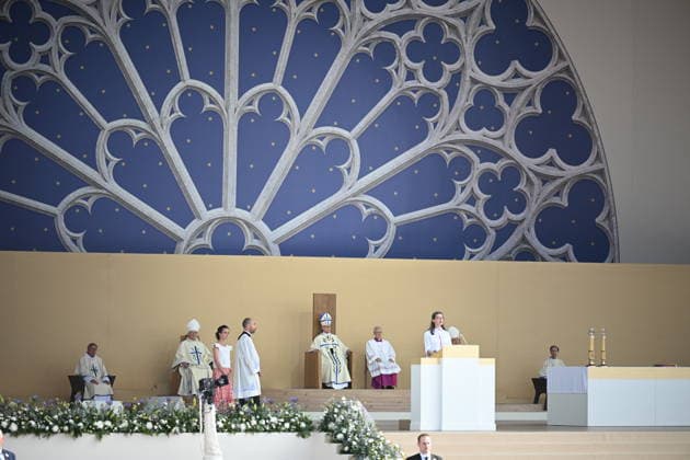 Visit to France of Pope Leo XIV - Mass At Concorde Place Pope Leo XIV during a mass at Concorde Place in Paris, France on September 26, 2026. Pope Leo XIV makes a historic apostolic journey of four days to France scheduled for September 25 to 28, 2026. Photo by Eliot Blondet ABACAPRESS.COM Paris France  Copyright: xBlondetxEliot ABACAx