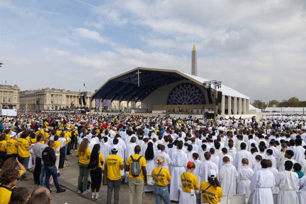 Pope Leo XIV Mass at Place de la Concorde - Paris RL Worshippers gather to attend a solemn outdoor mass celebrated by Pope Leo XIV at Place de la Concorde, central Paris, on September 26, 2026 on the second day of his visit to France. Pope Leo XIV celebrates an open-air mass for hundreds of thousands of believers on the Champs Elysees in Paris. Photo by Raphael Lafargue ABACAPRESS.COM Paris France  Copyright: xLafarguexRaphael ABACAx