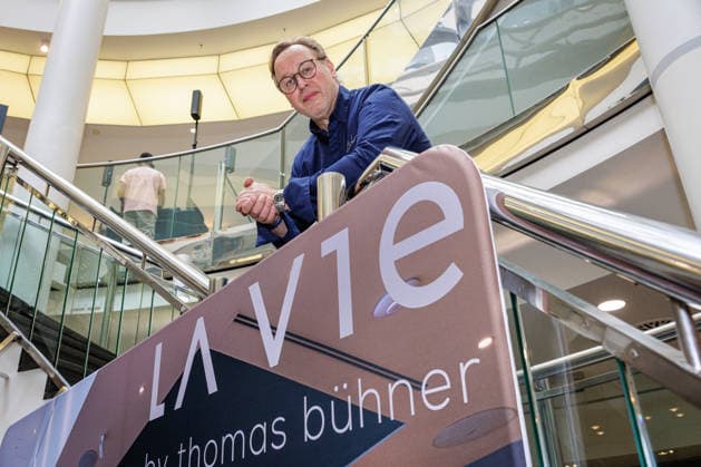 26.09.2026. Düsseldorf. Spitzenkoch Thomas Bühner im Foodcourt beim Rheinische Post Talk in den Schadow Arkaden im Rahmen der Düsseldorfer Chefs in Town. Düsseldorf Schadow Arkaden Nordrhein-Westfalen Deutschland