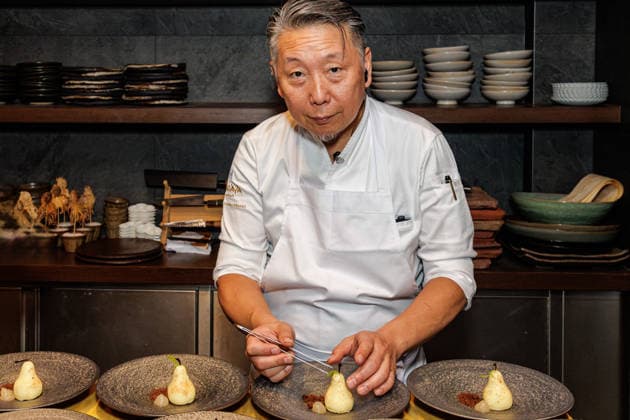 26.09.2026. Düsseldorf. Yoshi Nagaya ist einer der renommiertesten japanischen Sterneköche in Europa und betreibt in Düsseldorf gleich zwei hochkarätige Spitzenrestaurants. Hier im Rahmen der Düsseldorfer Chefs in Town. Düsseldorf Yoshi by Nagaya, Kreuzstraße Nordrhein-Westfalen Deutschland