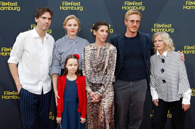 Aron Lehmann, Rosalie Thomass, Elise Lindner, Daniela Dröscher, Golo Euler und Johanna Gastdorf bei der Premiere des Kinofilms Lügen über meine Mutter auf dem 34. Filmfest Hamburg 2026 im Cinemaxx Dammtor. Hamburg, 26.09.2026