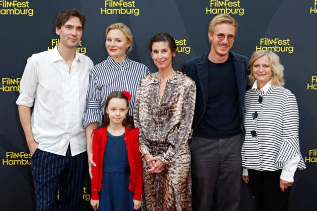 Aron Lehmann, Rosalie Thomass, Elise Lindner, Daniela Dröscher, Golo Euler und Johanna Gastdorf bei der Premiere des Kinofilms Lügen über meine Mutter auf dem 34. Filmfest Hamburg 2026 im Cinemaxx Dammtor. Hamburg, 26.09.2026
