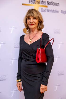 26.09.2026, Internationales Klassikfestival: Festival der Nationen 2026, im Kurhaus Bad Wörishofen (Unterallgäu), Vor dem Eröffnungskonzert mit Sol Gabetta, VIP-Empfang der Ehrengäste, Claudia Halmer, Witwe von dem verstorbenen Schauspieler Günther Maria Halmer. 26.09.2026, Klassikfestival Bad Wörishofen 26.09.2026, Klassikfestival Bad Wörishofen