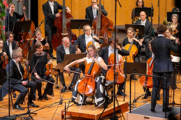 26.09.2026, Internationales Klassikfestival: Festival der Nationen 2026, im Kurhaus Bad Wörishofen (Unterallgäu), Eröffnungskonzert mit Sol Gabetta (mitte, Cello), mit der Deutschen Kammerphilharmonie Bremen und Dirigent Aurel Dawidiuk. 26.09.2026, Klassikfestival Bad Wörishofen 26.09.2026, Klassikfestival Bad Wörishofen