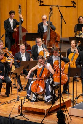 26.09.2026, Internationales Klassikfestival: Festival der Nationen 2026, im Kurhaus Bad Wörishofen (Unterallgäu), Eröffnungskonzert mit Sol Gabetta (mitte, Cello), mit der Deutschen Kammerphilharmonie Bremen 26.09.2026, Klassikfestival Bad Wörishofen 26.09.2026, Klassikfestival Bad Wörishofen