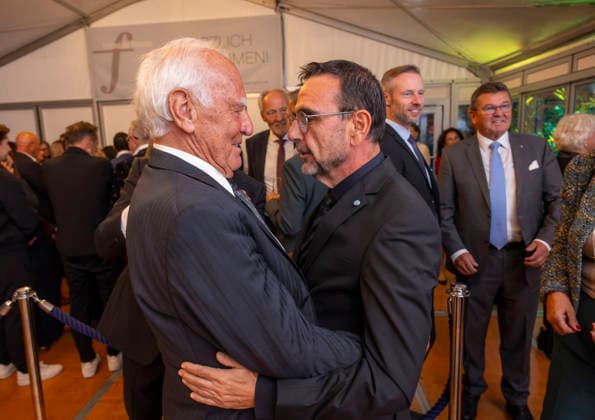 26.09.2026, Internationales Klassikfestival: Festival der Nationen 2026, im Kurhaus Bad Wörishofen (Unterallgäu), Vor dem Eröffnungskonzert mit Sol Gabetta, VIP-Empfang der Ehrengäste, Klaus Holetschek (re, CSU) mit Fussball-Legende Franz Bulle Roth (FC Bayern) 26.09.2026, Klassikfestival Bad Wörishofen 26.09.2026, Klassikfestival Bad Wörishofen