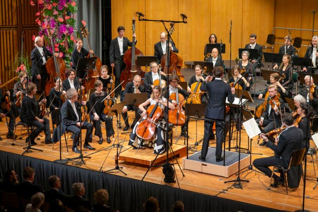 26.09.2026, Internationales Klassikfestival: Festival der Nationen 2026, im Kurhaus Bad Wörishofen (Unterallgäu), Eröffnungskonzert mit Sol Gabetta (mitte, Cello), mit der Deutschen Kammerphilharmonie Bremen und Dirigent Aurel Dawidiuk. 26.09.2026, Klassikfestival Bad Wörishofen 26.09.2026, Klassikfestival Bad Wörishofen