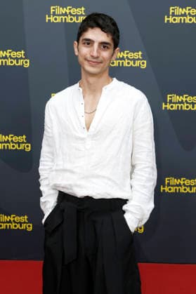 Andronikos Korakas bei der Kinder der Sonne Premiere auf dem 34. Filmfest Hamburg im Cinemaxx Dammtor, Hamburg, Deutschland, 26.09.2026.
