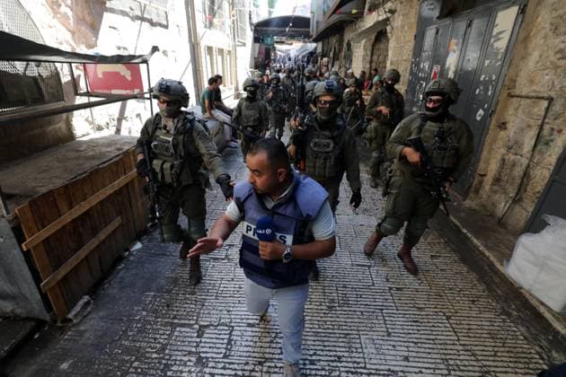 September 27, 2026, Nablus, Palestine, State of: NABLUS, OCCUPIED WEST BANK, SEPTEMBER 27, 2026: Israeli soldiers patrol the Old City of Nablus in the occupied West Bank. Nablus Palestine, State of  - ZUMAq101 20260927_zna_q101_016 Copyright: xNedalxShtiehx