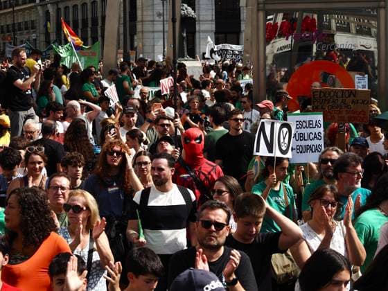September 27, 2026, Madrid, Madrid, Spain: MADRID, SPAIN - SEPTEMBER 27: Thousands of people protest for improvements in public education and demand greater public investment, on September 27, 2026. Demonstrators marched from Atocha train station, passing by and briefly stopping at Madrid s City Hall in Plaza de Cibeles, before reaching Puerta del Sol, where the seat of the Presidency of the Community of Madrid is located. Madrid Spain - ZUMAh199 20260927_zip_h199_014 Copyright: xAaronxHerediax