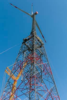 Weltrekord: GICON-Höhenwindturm wird 365 Meter hoch DEU Brandenburg Schipkau Â +49171 6254657 Nach Abschluss dieser Arbeiten wird der GICON-Höhenwindturm auf einer ehemaligen Tagebaukippe eine Gesamthöhe von 365 Metern erreichen. Damit wird er das größte Windrad der Welt und das zweithöchste Bauwerk der Bundesrepublik Deutschland sein. Zugleich markiert die Fertigstellung einen bedeutenden Meilenstein für die Entwicklung leistungsfähiger Onshore-Windenergieanlagen in großen Höhen. Bei der Teleskopierung wird der Innenturm mit einem speziell von der Dresdner Firma entwickelten Litzenhubsystem auf seine endgültige Höhe gefahren. Der GICON-Höhenwindturm nutzt die in größeren Höhen verfügbaren stärkeren und gleichmäßiger