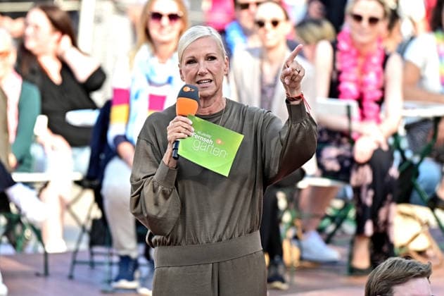 ZDF - Fernsehgarten. Moderatorin Andrea Kiwi Kiewel während der ZDF - Unterhaltungsshow Fernsehgarten am 27.09.2026 in Mainz. 20260927MWI150459