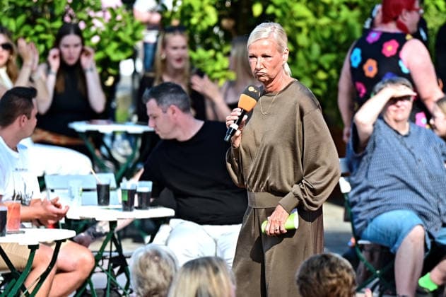 ZDF - Fernsehgarten. Moderatorin Andrea Kiwi Kiewel während der ZDF - Unterhaltungsshow Fernsehgarten am 27.09.2026 in Mainz. 20260927MWI150561