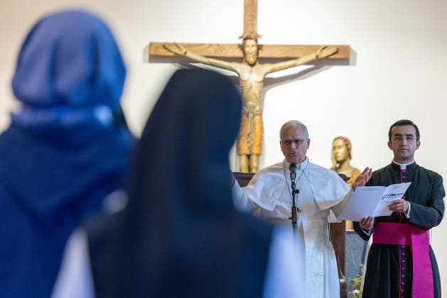 IPA89038006 - France, Lourdes, Vatican, September 27, 2026: Private meeting between Pope Leo XIV and contemplative nuns at the Carmelite Monastery in Lourdes. Photograph by POOL Catholic Press Photo  Copyright: xPOOL xCatholicxPressxPhotox xx IPA89038006