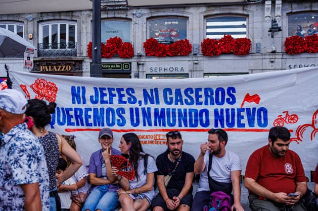 People spend the night at Madrid is Puerta del Sol after setting up camp to demand the ‘Maricarmen Decree’ A large number of people have gathered in tents to demand the passing of a housing decree at the Puerta del Sol, on 27 September, 2026 in Madrid, Spain. 500 people gathered at Madrid’s Puerta del Sol this Sunday morning after camping out in around a hundred tents throughout the night to demand the approval of a housing decree, which they have dubbed the ‘Maricarmen decree’, at the Council of Ministers meeting to be held on Tuesday 29 September. Madrid Spain Copyright: xMarinaxFrutos PGSxPhotoxAgencyx
