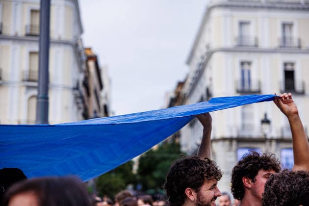 People spend the night at Madrid is Puerta del Sol after setting up camp to demand the ‘Maricarmen Decree’ A large number of people have gathered in tents to demand the passing of a housing decree at the Puerta del Sol, on 27 September, 2026 in Madrid, Spain. 500 people gathered at Madrid’s Puerta del Sol this Sunday morning after camping out in around a hundred tents throughout the night to demand the approval of a housing decree, which they have dubbed the ‘Maricarmen decree’, at the Council of Ministers meeting to be held on Tuesday 29 September. Madrid Spain Copyright: xMarinaxFrutos PGSxPhotoxAgencyx