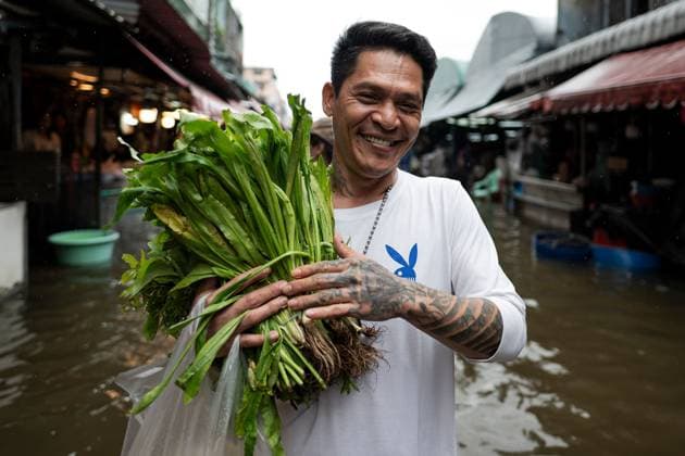 Heavy Rain Triggered Widespread Flooding Across Bangkok BANGKOK, THAILAND SEPTEMBER 27, 2026: Heavy rain caused widespread flooding across Bangkok, affecting residents, businesses and communities across the capital. The Thai Meteorological Department attributed the rainfall to a low-pressure system over the Central region combined with the southwest monsoon, with further rain expected through September 27. Bangkok authorities declared all 50 districts disaster-affected areas and deployed pumps, shelters and emergency teams to assist affected residents and drain accumulated floodwater. By Sunday, water levels had begun to recede in some areas, although flooding persisted in several low-lying communities as authorities continued monitorin Copyright: x xCaptainxJirathummanuwatx xJNAxPressx