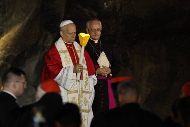 Visit to France of Pope Leo XIV – Prayer at Lourdes Sanctuary Pope Leo XIV pictured during a prayer of Holy Rosary and a candlelight procession at the Lourdes sanctuary, southwestern France, on September 27, 2026. Pope Leo XIV makes a historic apostolic journey of four days to France scheduled for September 25 to 28, 2026. Photo by Margot Le Gonidec ABACAPRESS.COM Lourdes France  Copyright: xLexGonidecxMargot ABACAx