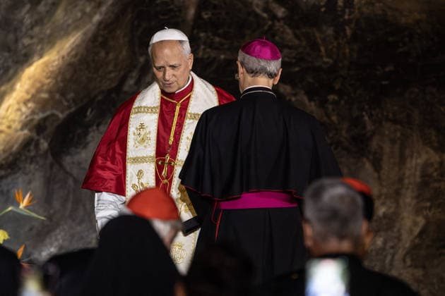 Visit to France of Pope Leo XIV - Prayer at Lourdes Sanctuary MLG Pilgrims take part in the Marian torchlight procession led by Pope Leo XIV, departing from the Grotto of Massabielle at the Sanctuary of Our Lady of Lourdes, in Lourdes, France, on September 27, 2026. Photo by Margot Le Gonidec ABACAPRESS.COM Lourdes France  Copyright: xLexGonidecxMargot ABACAx