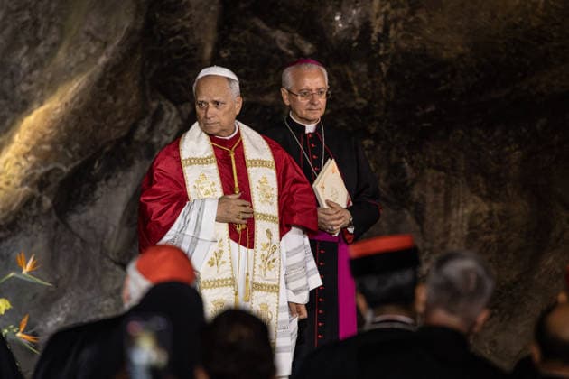 Visit to France of Pope Leo XIV - Prayer at Lourdes Sanctuary MLG Pilgrims take part in the Marian torchlight procession led by Pope Leo XIV, departing from the Grotto of Massabielle at the Sanctuary of Our Lady of Lourdes, in Lourdes, France, on September 27, 2026. Photo by Margot Le Gonidec ABACAPRESS.COM Lourdes France  Copyright: xLexGonidecxMargot ABACAx