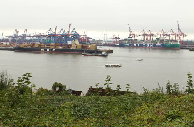 Blick auf den Containerterminal Burchardkai von der Elbchaussee aus. Waltershof Hamburg