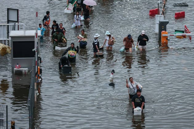 September 27, 2026, Bangkok, Bangkok, Thailand: Commuters wade through deep floodwaters along a major road after 48 hours of continuous torrential rain triggered widespread flash flooding across the capital, in Bangkok, Thailand, September 27, 2026. Bangkok Thailand  - ZUMAp219 20260927_zip_p219_041 Copyright: xNattaphonxPhanphongsanonx