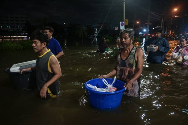 September 27, 2026, Bangkok, Bangkok, Thailand: Commuters wade through deep floodwaters along a major road after 48 hours of continuous torrential rain triggered widespread flash flooding across the capital, in Bangkok, Thailand, September 27, 2026. Bangkok Thailand  - ZUMAp219 20260927_zip_p219_062 Copyright: xNattaphonxPhanphongsanonx