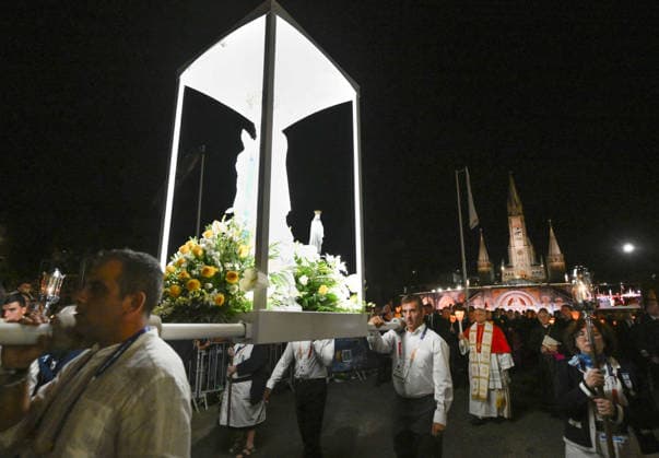 Pope Leo XIV Joins Candlelight Procession at Lourdes Shrine - France Pope Leo XIV leads the Holy Rosary and candlelight procession at the Shrine of Our Lady of Lourdes in France on September 27, 2026 on the third day of his four-day Apostolic Journey to France. Photo by (EV) Simone Risoluti Vatican Media ABACAPRESS.COM Lourdes France  Copyright: xABACAx