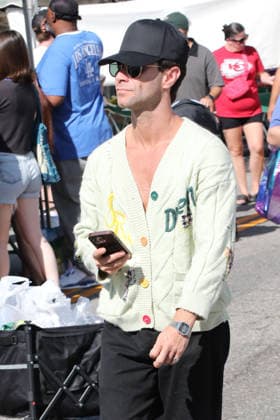 Celebrities spotted enjoying a leisurely Sunday at the local Farmers Market Featuring: Sasha Farber Where: Studio City, California, United States When: 27 Sep 2026 Credit: H2Y INSTARimages EDITORIAL USE ONLY. NOT FOR USE BY NEWSPAPERS BASED IN THE UK. Copyright: xx instar56065346