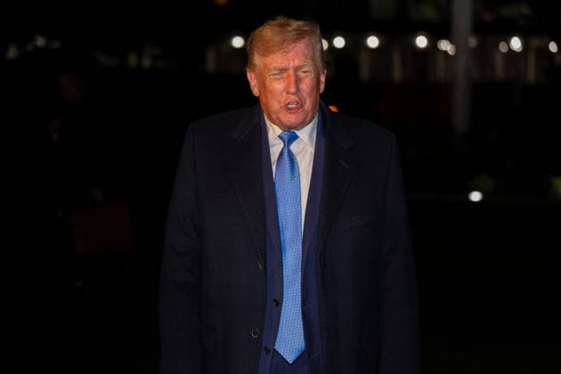 September 27, 2026, Washington, District Of Columbia, USA: President DONALD TRUMP speaks to the press as he arrives back to the White House on Marine One Washington USA  - ZUMAs365 20260927_znp_s365_013 Copyright: xJoeyxSussmanx