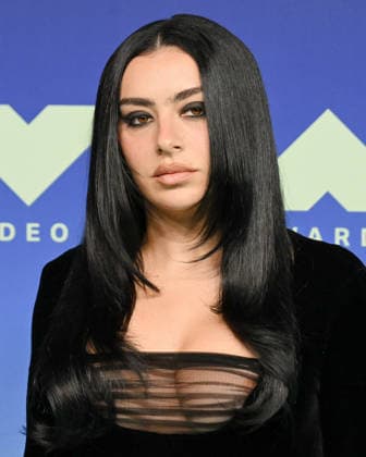 September 27, 2026, Los Angeles, California, USA: British singer, songwriter, and actress CHARLI XCX, aka, Charlotte Emma Aitchison, 34, attends the 2026 MTV Video Music Awards â€oeVMAs†teal carpet. Los Angeles USA - ZUMAb173 20260927_aap_b173_044 Copyright: xBillyxBennightx