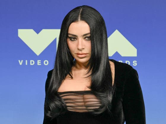 September 27, 2026, Los Angeles, California, USA: British singer, songwriter, and actress CHARLI XCX, aka, Charlotte Emma Aitchison, 34, attends the 2026 MTV Video Music Awards Ã¢â‚¬oeVMAsÃ¢â‚¬Â teal carpet. Los Angeles USA  - ZUMAb173 20260927_aap_b173_070 Copyright: xBillyxBennightx