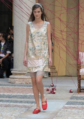 MFW - HUI Runway A model walks the runway forHUI Milano Spring Summer 2027 show during Milan Fashion Week in Milan, Italy on September 27, 2026. Photo by Nick Zonna IPA ABACAPRESS.COM Milano Italy  Copyright: xZonnaxNick IPA ABACAx