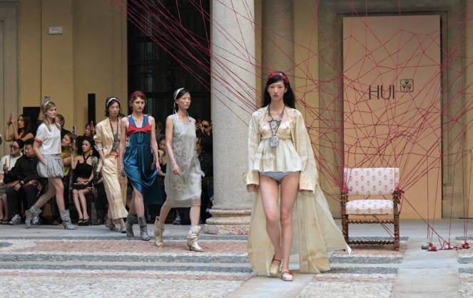 MFW - HUI Runway A model walks the runway forHUI Milano Spring Summer 2027 show during Milan Fashion Week in Milan, Italy on September 27, 2026. Photo by Nick Zonna IPA ABACAPRESS.COM Milano Italy  Copyright: xZonnaxNick IPA ABACAx