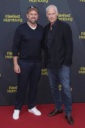 Steven Gätjen und Martin McDonagh bei der Premiere des Kinofilms Wild Horse Nine auf dem 34. Filmfest Hamburg 2026 im Cinemaxx Dammtor. Hamburg, 27.09.2029
