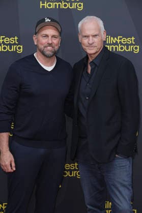 Steven Gätjen und Martin McDonagh bei der Premiere des Kinofilms Wild Horse Nine auf dem 34. Filmfest Hamburg 2026 im Cinemaxx Dammtor. Hamburg, 27.09.2029