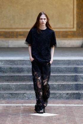 Marques Almeida Spring Summer 2027 Ready-to-Wear Collection fashion show at Milan Fashion Week (MLFW) on September 27, 2026 Marquess Almeida Spring Summer 2027 Ready-to-Wear Collection fashion show at Milan Fashion Week (MLFW) on September 27, 2026 Milan, Italy  Copyright: xAgencex xBestimagexAgencex xBestimagex