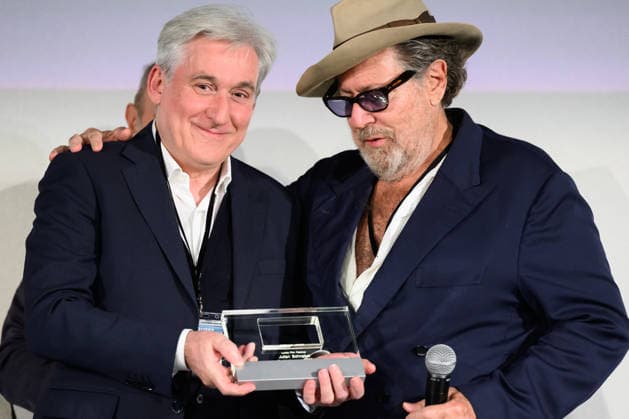 September 27, 2026, Lucca, Lucca, Italy: Julian Schnabel, American director and painter, receives the Lifetime Achievement Award at the Lucca Film Festival from Massimo Marsili, president of the Lucca Savings Bank Foundation, Lucca, 27 09 2026 Lucca Italy  - ZUMAa289 20260927_zia_a289_030 Copyright: xStefanoxDallexLuchex xAgfx