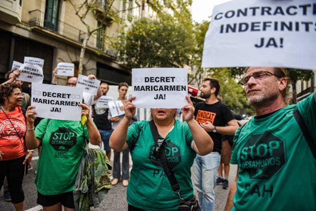 Housing unions block off various streets in Barcelona, calling for the Maricarmen Decree. Dozens of people gathered on September 28, 2026, in Barcelona, Catalonia, Spain Housing unions have blocked off various streets in Barcelona, calling for the Maricarmen decree following the eviction of an 87-year-old woman from Madrid in the Retiro neighborhood of the Spanish capital. A procession of people marched down Còrsega Street and Pau Claris Street until reaching Diagonal, where the Tenants’ Union has planned a surprise action at the Diagonal Metro station. SEPTEMBER 28, 2026 Barcelona, Catalonia Barcelona, Catalonia, Spain  Copyright: xAlbertoxParedesx 7804892