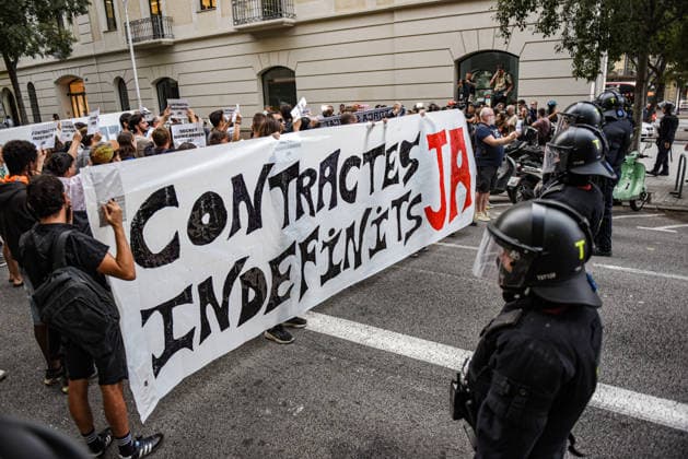 Housing unions block off various streets in Barcelona, calling for the Maricarmen Decree. Dozens of people gathered on September 28, 2026, in Barcelona, Catalonia, Spain Housing unions have blocked off various streets in Barcelona, calling for the Maricarmen decree following the eviction of an 87-year-old woman from Madrid in the Retiro neighborhood of the Spanish capital. A procession of people marched down Còrsega Street and Pau Claris Street until reaching Diagonal, where the Tenants’ Union has planned a surprise action at the Diagonal Metro station. SEPTEMBER 28, 2026 Barcelona, Catalonia Barcelona, Catalonia, Spain  Copyright: xAlbertoxParedesx 7804898
